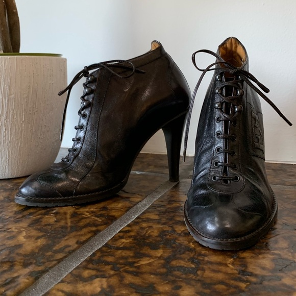 ♥️ESCADA BLACK LEATHER LACE UP ANKLE BOOTS - Picture 2 of 13